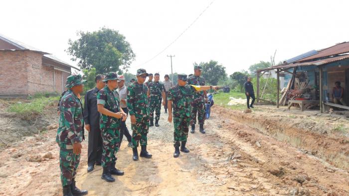 Pastikan Program TMMD ke-118 Berjalan Baik, Tim Wasev Mabesad Kunjungi Batin Solapan
