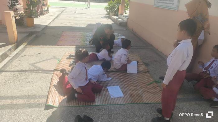 Koptu Muherli Kunjungi Siswa-siswi SDN 2 Selatpanjang 