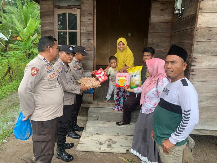 Polsek Merbau Kembali Laksanakan Program Sobat Kamis Berkah, Bantu Dua Bayi Penderita Stunting
