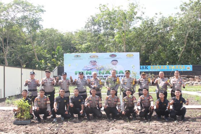 Polres Meranti Tanam 100 Bibit Pohon Dalam Program Penanaman 10 Juta Pohon Bersama Polri