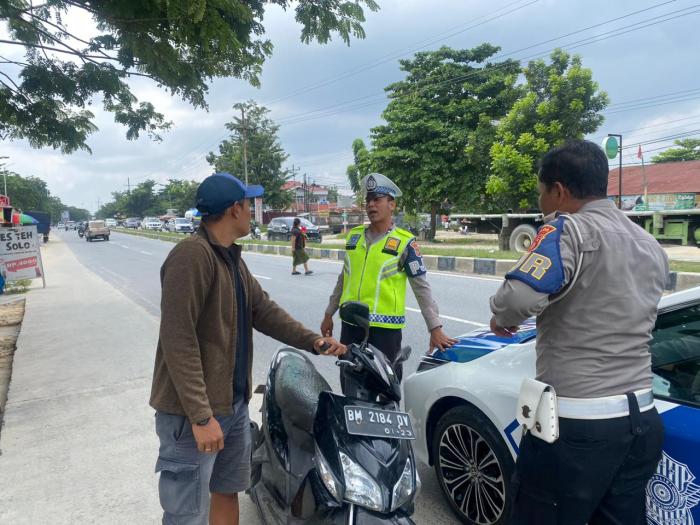 Serentak, Dit Lantas Polda Riau dan Satlantas Jajaran Gelar Kegiatan Bulan November Tertib Helm 