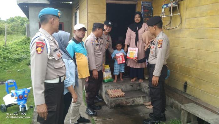 Program Rutin Sobat Kamis Barokah, Polsek Merbau Bantu Balita Penderita Stunting