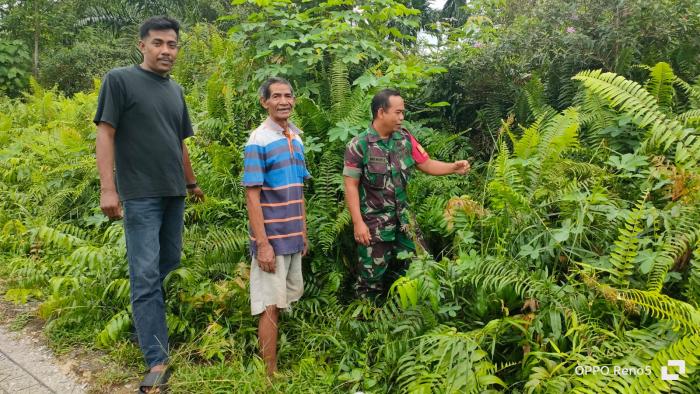 Babinsa Koptu Muherli Bersama Masyarakat Lakukan Patroli Cegah Karhutla