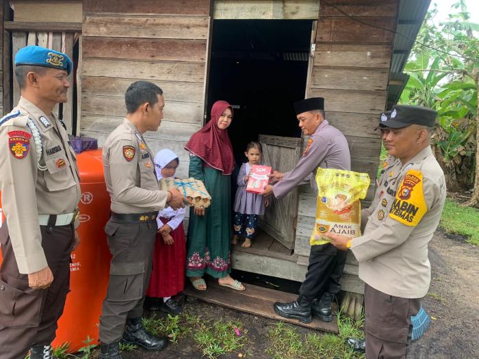 Polsek Merbau Laksanakan Program Rutin Sobat Kamis Berkah, Bantu Dua Bayi Penderita Stunting