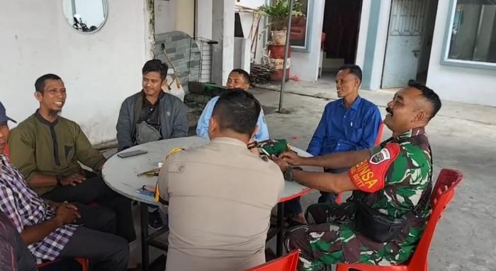 Temui Warga Desa Binaan, Sertu M Amry Lakukan Komunikasi Sosial