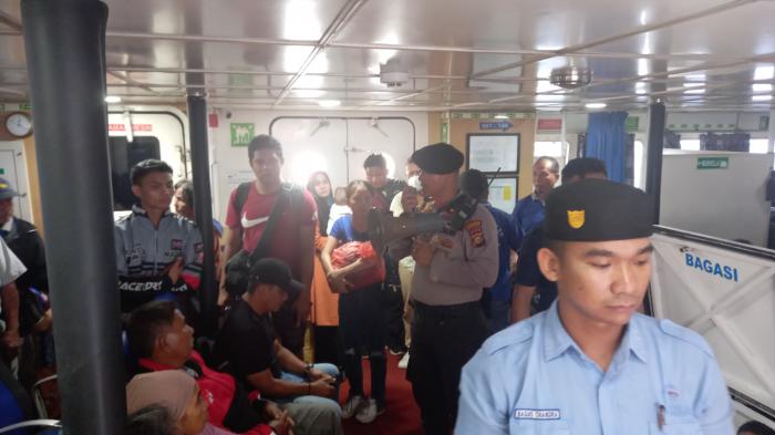 Kapolres Meranti Tinjau Insiden Tabrakan Kapal, Pastikan Tidak ada Korban Jiwa