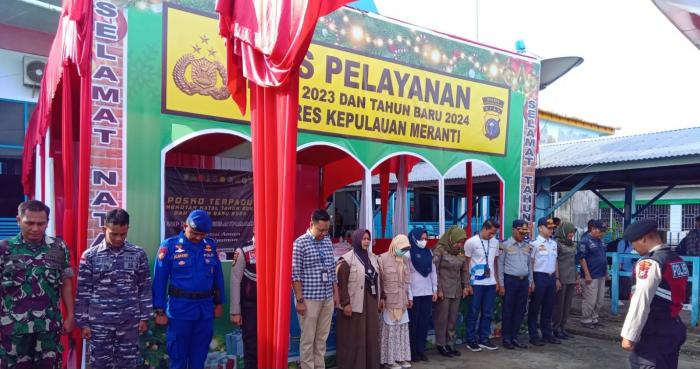 Babinsa Koptu Yudha Ikut PAM Nataru di Pos PAM Pelabuhan Tanjung Harapan