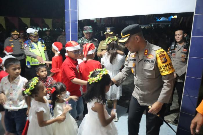 Pastikan Perayaan Malam Natal Kondusif, Kapolres bersama Tinjau Gereja dan Pos Nataru