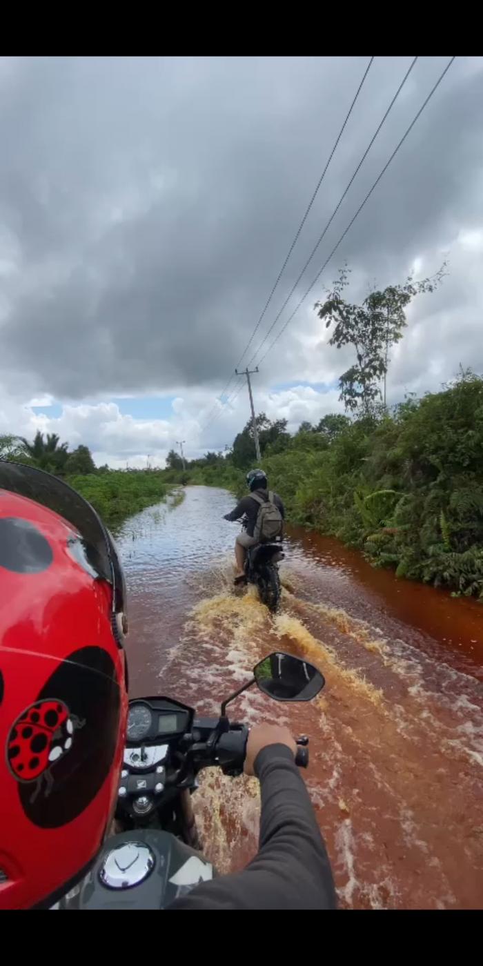 Lakukan Cooling System dan Pengamanan Kampanye, Personel Polsek Tebingtinggi Rela Terobos Banjir
