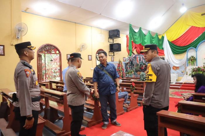Lakukan Pengecekan Gereja, Kapolres Meranti Pastikan Keamanan Perayaan Natal 2023