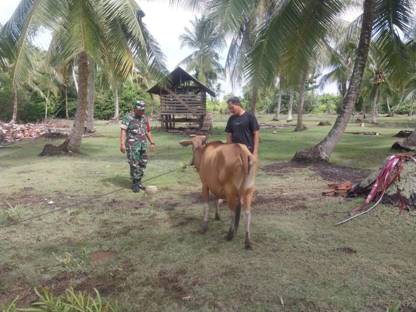 Serma Endra Irawan Temui Peternak Sapi di Desa Tanjung Samak