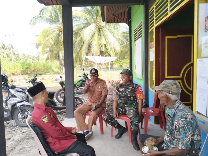 Lakukan Komsos, Babinsa Koptu Masran Temui Warga Tanjung Gemuk