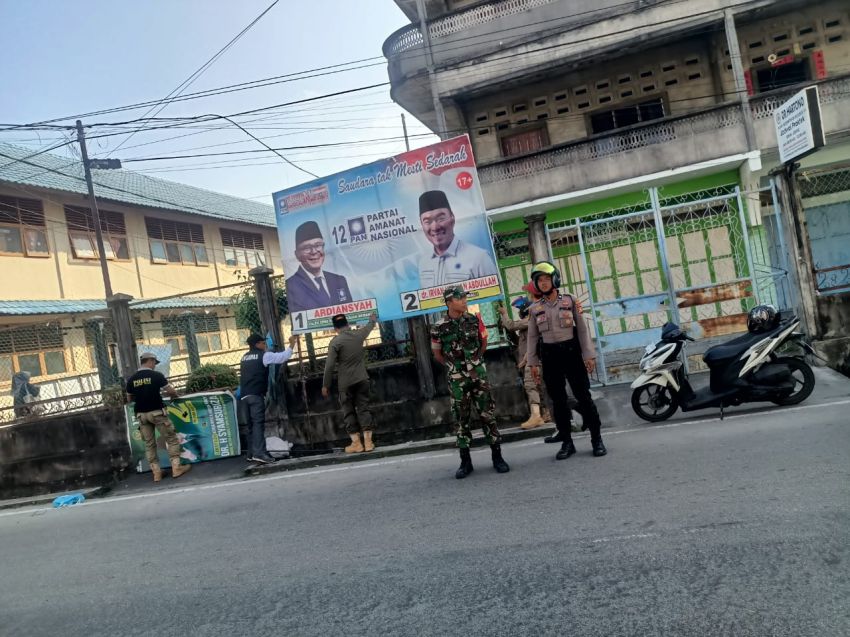 Personel Koramil 02 Tebing Tinggi Ikut Bantu Penertipan APK Kampanye