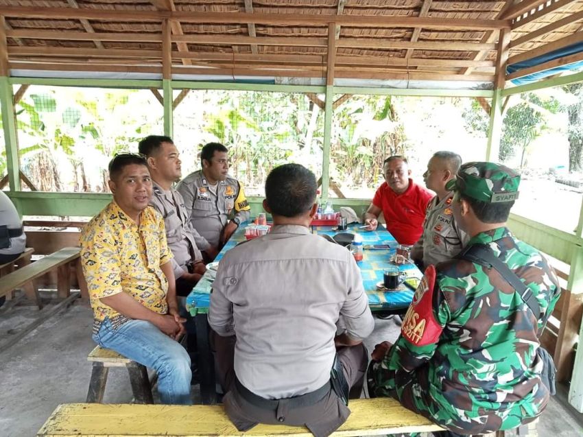 Lewat Komsos, Serma Safi'i Ajak Warga Jaga Kondusifitas Wilayah