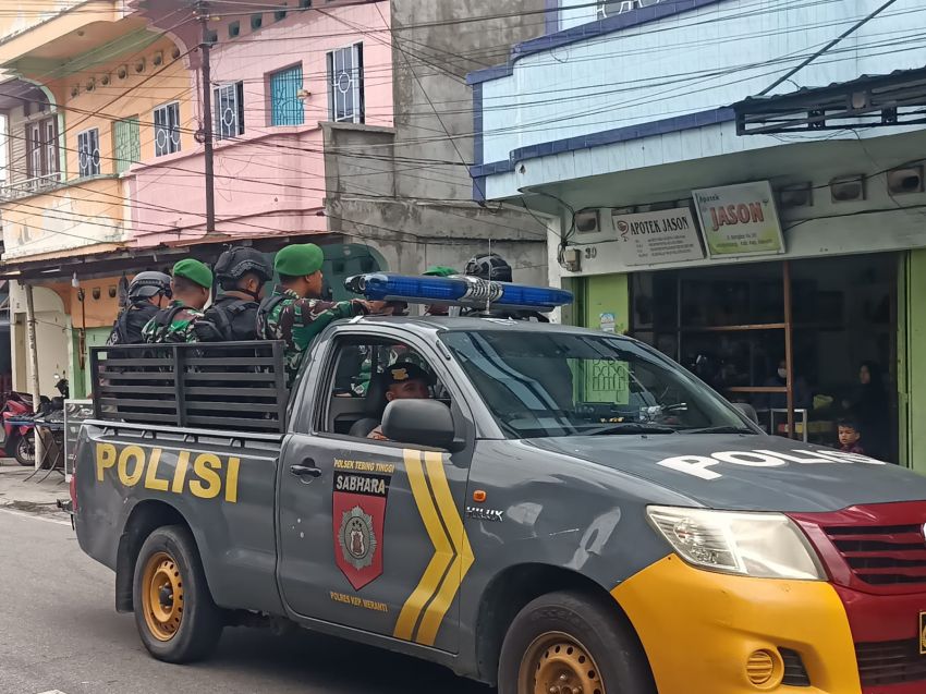 TNI-Polri Lakukan Patroli Kamtibmas di Kecamatan Tebing Tinggi
