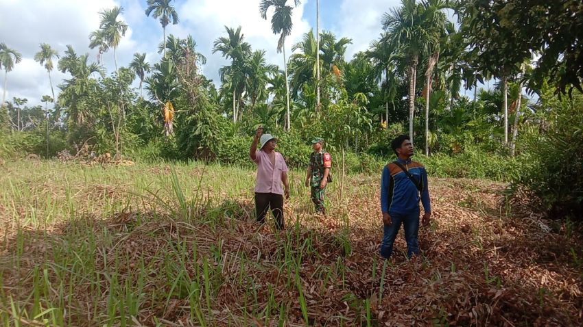 Cegah Karhutla, Serka Anton Harianja Lakukan Patroli dan Sosialisasi ke Masyarakat