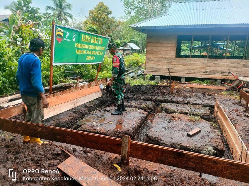 Karya Bakti TNI, Bangun MCK di Desa Tanjung