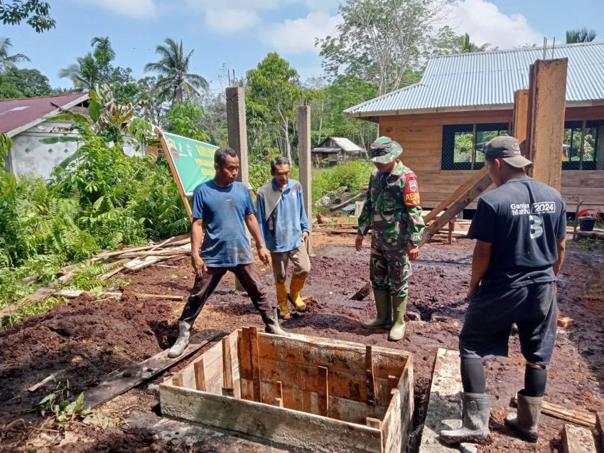Karya Bakti TNI, Pembangunan MCK di Desa Tanjung Mulai Tahap Pembuatan Septic Tank