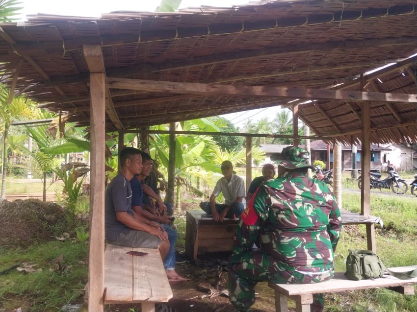 Komsos Yang Dilakukan Serka Subar Disambut Baik Warga Desa Binaan