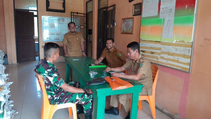 Pratu Yoga Situmorang Ajak Warga dan Perangkat Desa Mantiasa Sukseskan Pemilu Damai