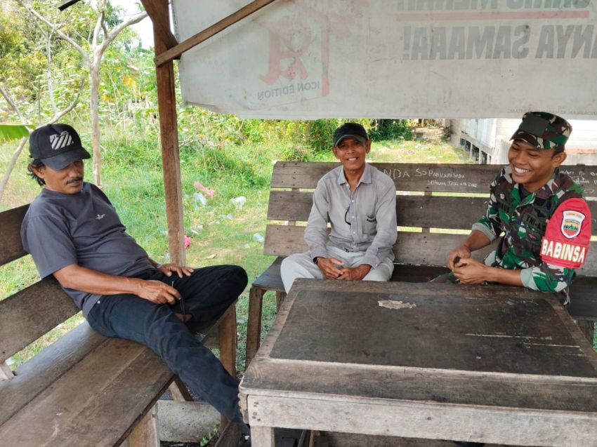 Komsos Dengan Warga Bathin Suir, Praka Firdaus : Semoga Hubungan Baik Tetap Terjaga