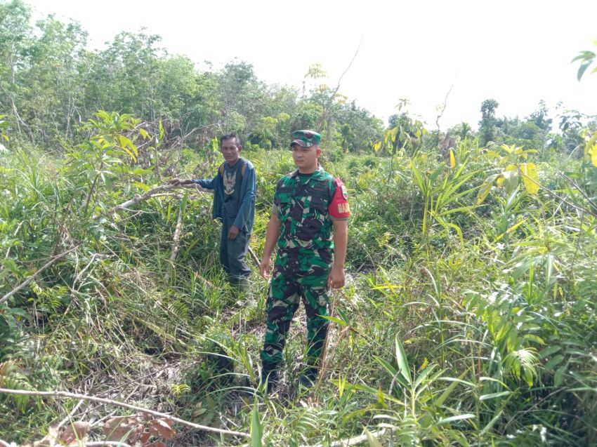 Praka Agam Iskandar Bersama Warga Desa Bina Maju Lakukan Patroli Karhutla