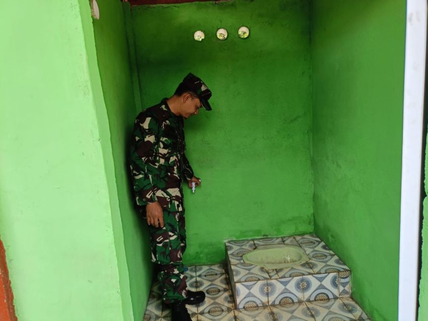 Pembangunan MCK Dalam Rangka Karya Bakti TNI di Desa Tanjung Rampung