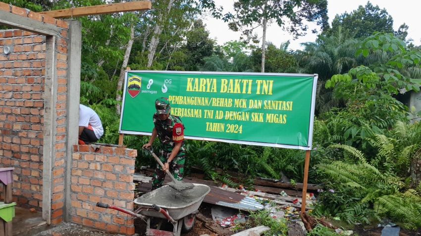 Terus Digesa, Pembangunan MCK di Desa Tanjung Tahap Pengecoran Balak Atas