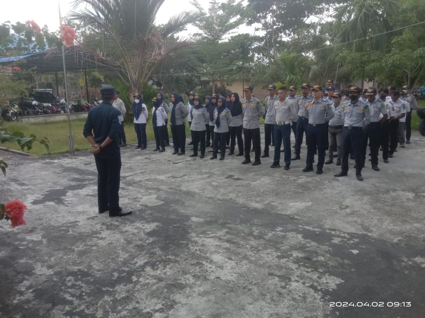 Agusyanto Pimpin Apel Persiapan Pengamanan Arus Mudik Lebaran 2024 di Kantor Dishub Meranti