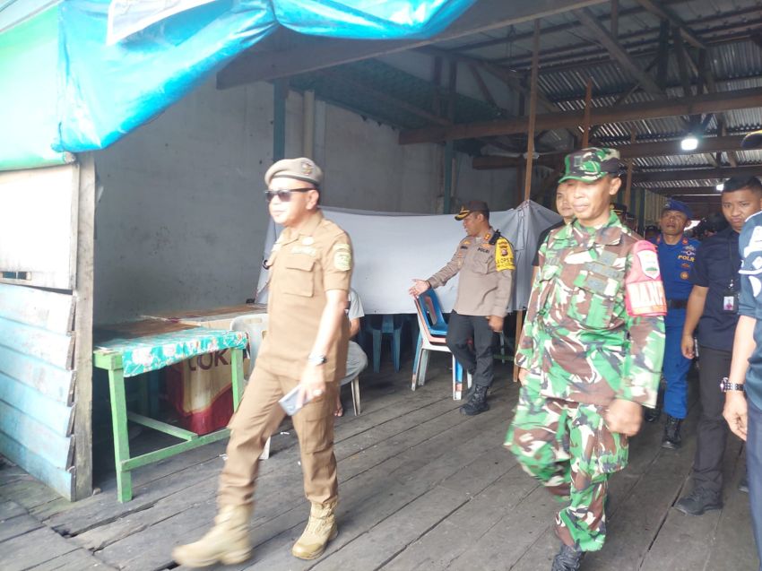 Mewakili Danramil, Serma Safi'i Dampingi Bupati dan Kapolres Tinjau Arus Mudik di Pelabuhan Kempang