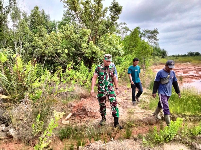 Babinsa Serda Lasidi Gencar Lakukan Patroli Karhutla di Desa Binaan