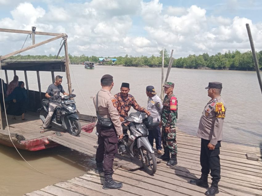 H+4 Lebaran, Serda Amsyaya Pantau Arus Mudik di Pelabuhan Mempalai - Kundur