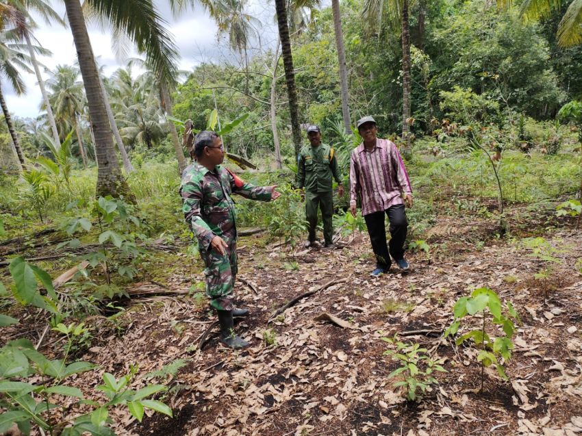 Patroli Karlahut Bersama MPA, Serda Herman Saputra Imbau Warga Tak Bakar Lahan