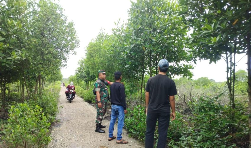 Serma Agus WP Bersama Warga Lakukan Patroli Cegah Karlahut di Desa Beting
