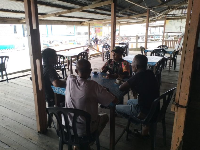 Koptu Masran Lakukan Komsos Dengan Warga Desa Sungai Gayung Kiri