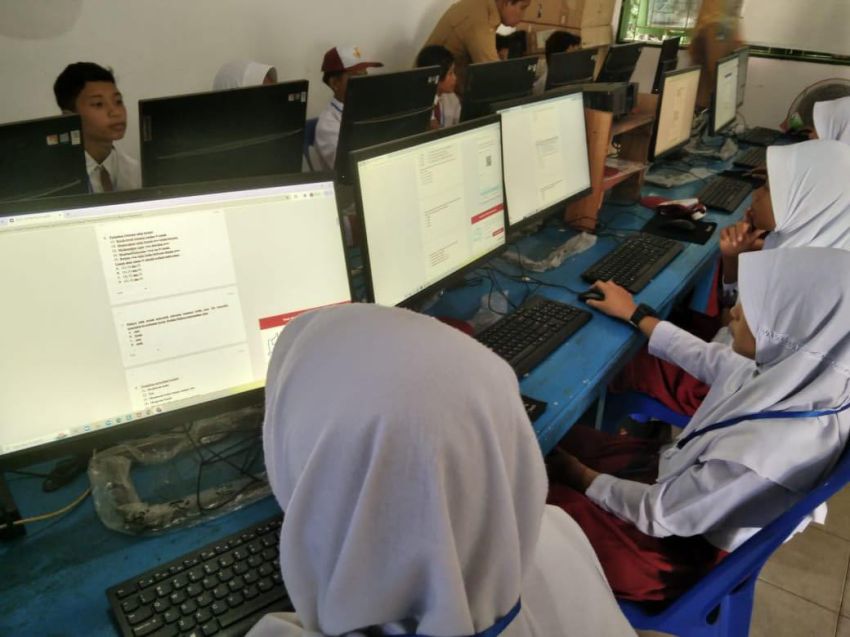 PT ITA Bantu Instalasi Internet, Tiga SD di Meranti Bisa Ujian Secara Online