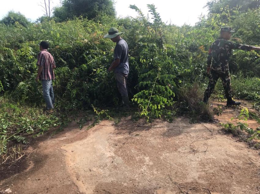 Pastikan Tidak Ada Karlahut, Pratu Angga Pebrihadi Bersama MPA Desa Bokor Lakukan Patroli