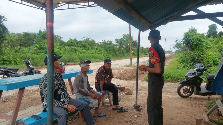 Jaga Hubungan Baik Dengan Warga Desa Binaan, Pratu Muhammad Fahrijal Lakukan Komsos