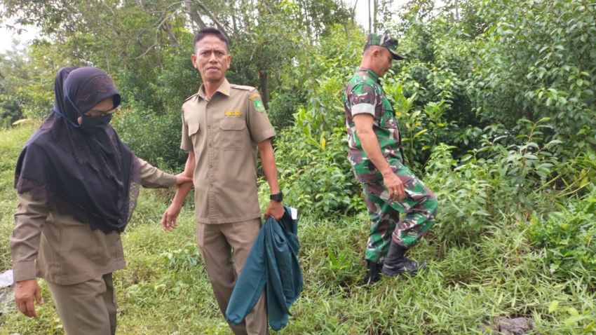 Sertu M Amry Bersama Satpol PP Lakukan Patroli di Titik Rawan Karlahut