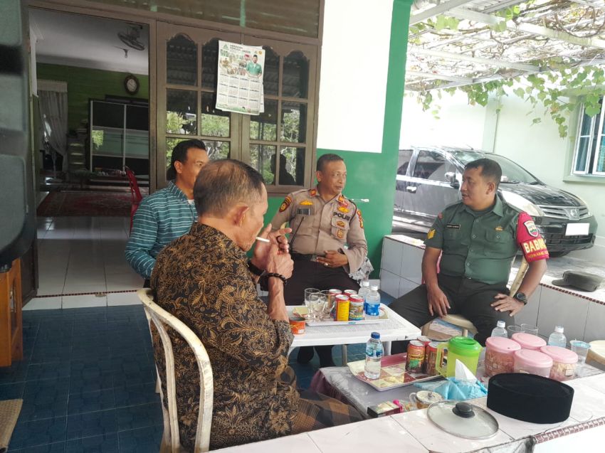 Komsos di Desa Tanjung Samak, Serma Endra Irawan Ajak Warga Aktifkan Gotong Royong