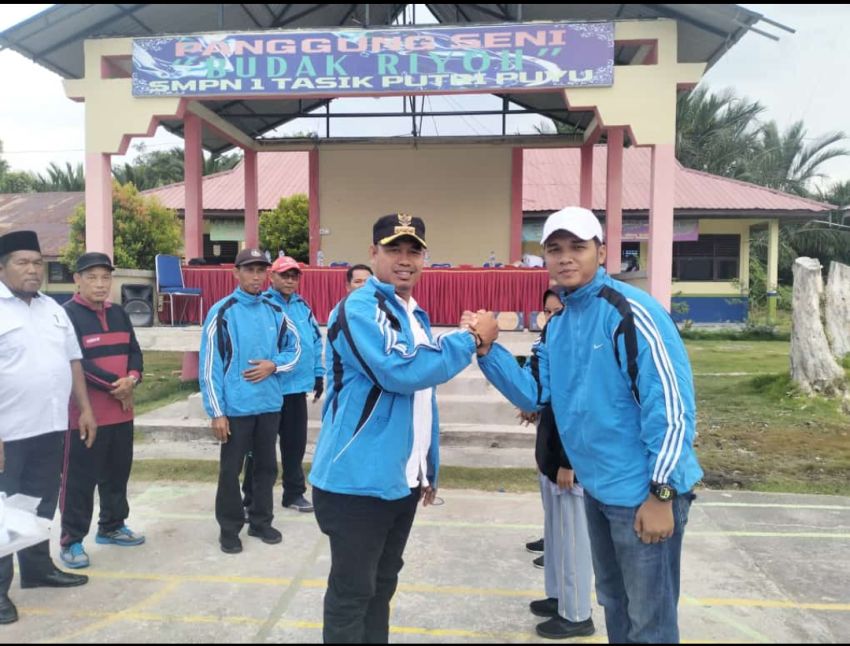 Lepas Peserta O2SN dan FLS2N ke Tingkat Kabupaten, Ini Pesan Camat Tasik Putripuyu