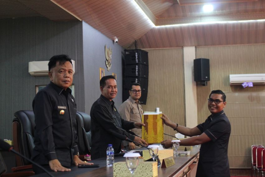 DPRD Kepulauan Meranti Gelar Paripurna Pandangan Fraksi Tentang Perubahan OPD Bapedalitbang Menjadi Bapperida