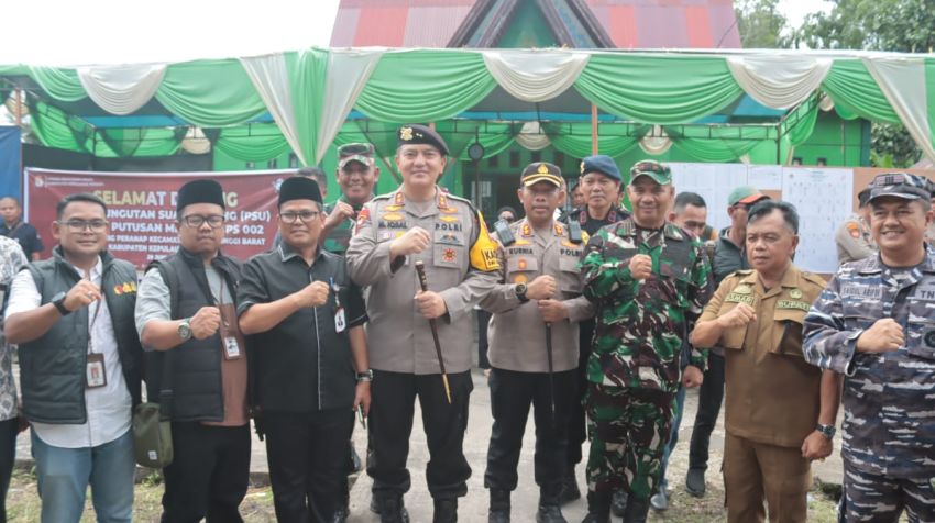 Bersama KPU dan Bawaslu, Kapolda Riau Tinjau Langsung Proses PSU di TPS 002 Tanjung Peranap