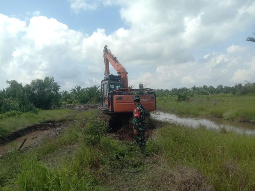 Babinsa Pratu James T Gulo Ikut Aktif Dalam Pendampingan dan Pengawasan Kegiatan Opla