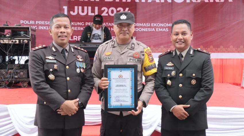 Bhabinkamtibmas Pulau Terluar di Meranti Raih Penghargaan di Hari Bhayangkara ke-78