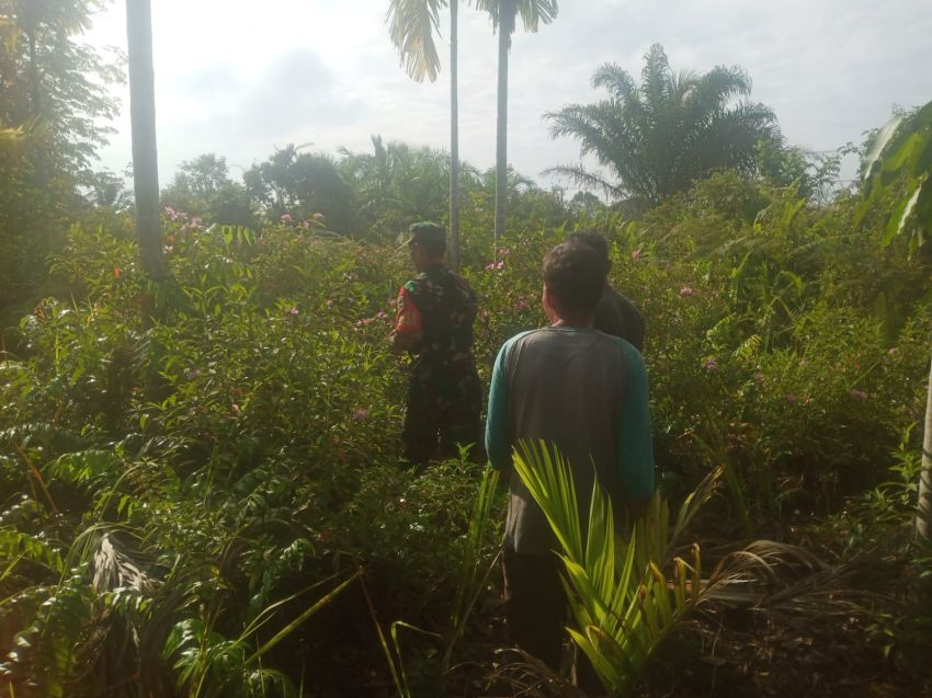Cegah Karlahut, Serda Suprayetno Bersama MPA Desa Tanjung Peranap Lakukan Patroli