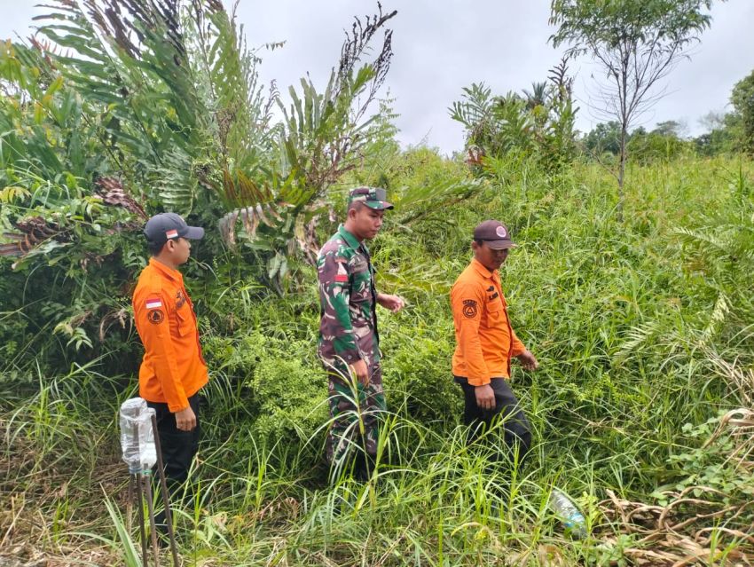 Cegah Karlahut, Praka Firdaus Bersama Warga Bathin Suir Lakukan Patroli