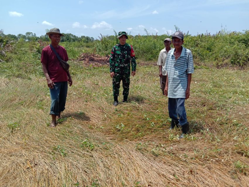 Patroli Cegah Karlahut, Praka Agam Iskandar Bersama MPA Sisir Titik Rawan di Desa Bina Maju