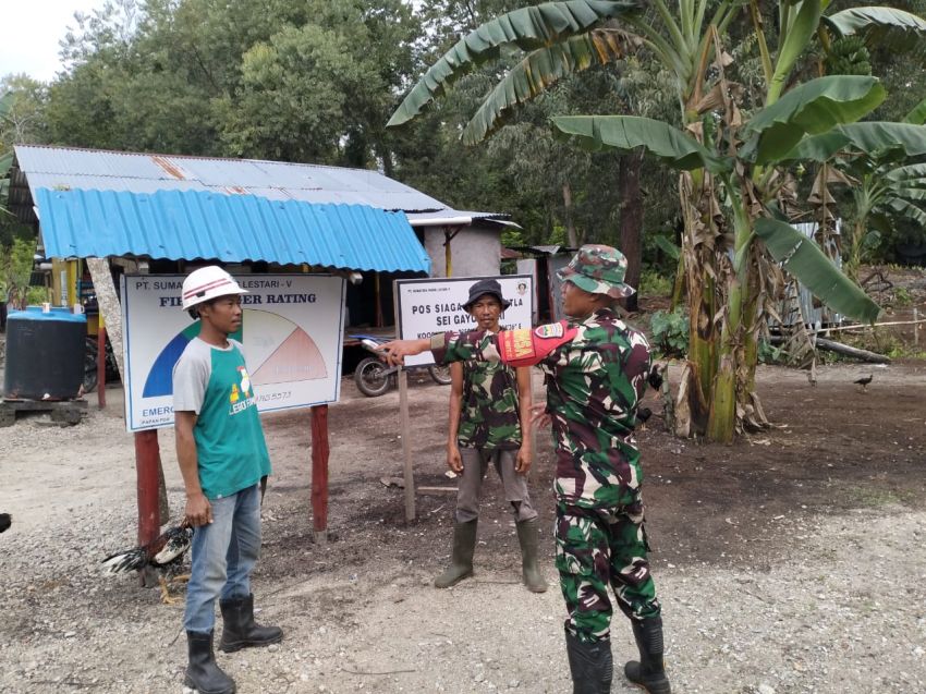 Koptu Masran Bersama MPA PT SRL Patroli Titik Rawan Karhutla di Desa Sungai Gayung Kiri