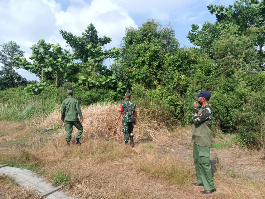 Pratu Riski Nurdiansyah Bersama Warga Desa Banglas Kembali Lakukan Patroli Cegah Karhutla